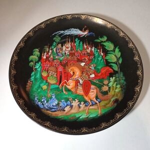 Decorative Plate w/ Medieval Scene (Collectible : 1988 Russian Legend/Ludmilla)